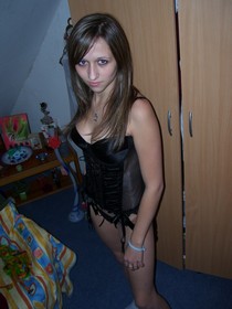 Aaliyah toying her asshole