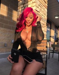 Emily Bloomaposs tweet